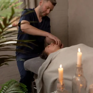 Face massage treatment in The Facial Room studio