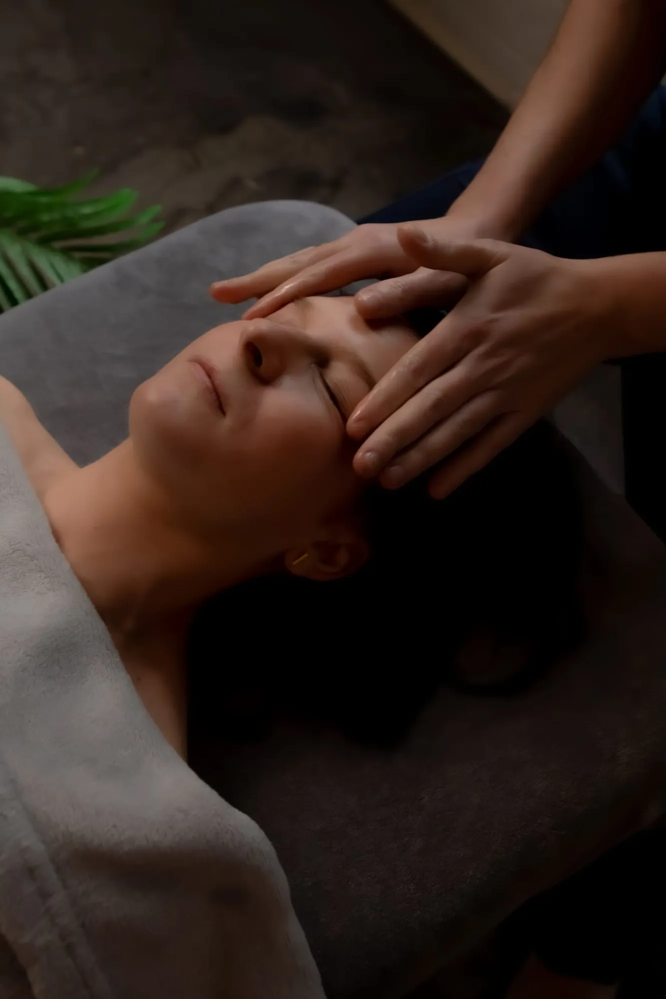 Relaxing face massage at The Facial Room clinic